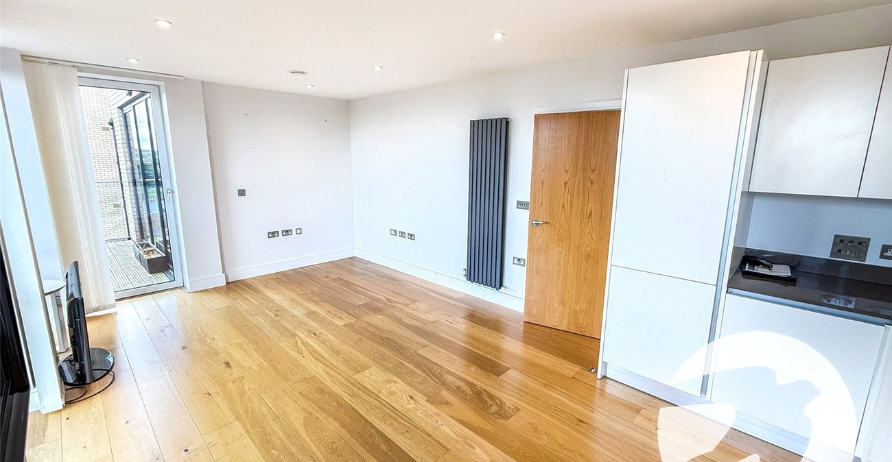2 bedroom property for sale in London | Robinson Jackson