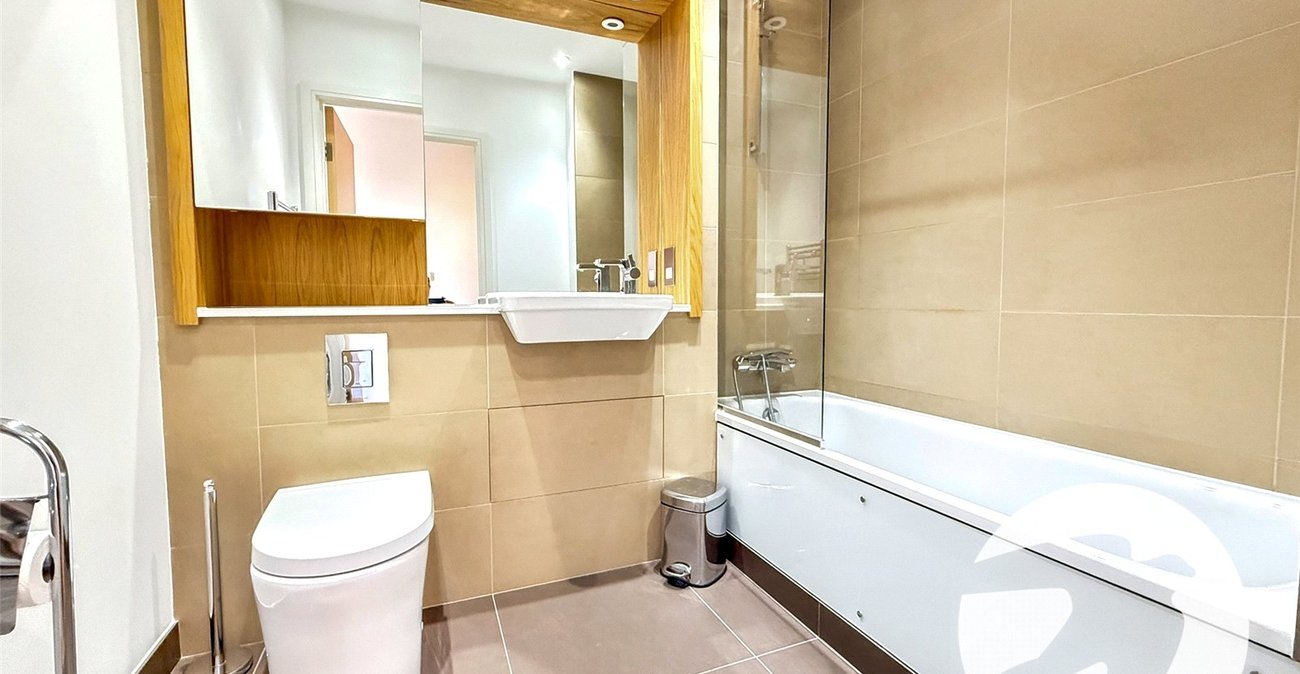 2 bedroom property for sale in London | Robinson Jackson