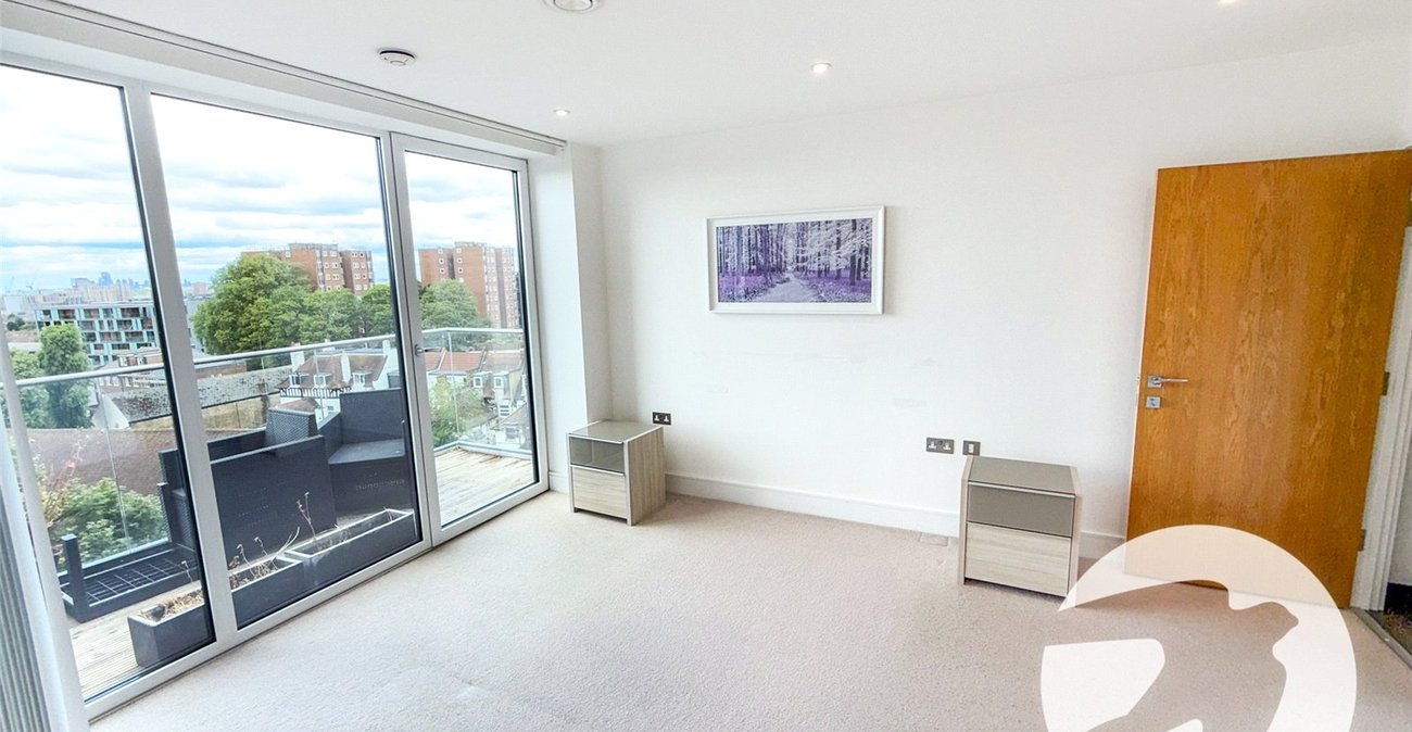 2 bedroom property for sale in London | Robinson Jackson