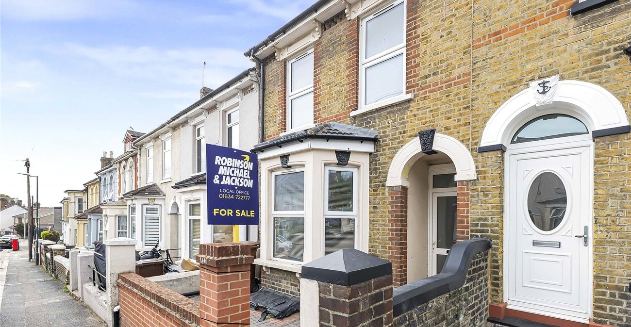 3 bedroom house for sale in Rochester | Robinson Michael & Jackson
