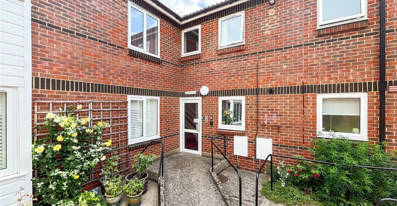 1 bedroom property for sale in Rainham | Robinson Michael & Jackson