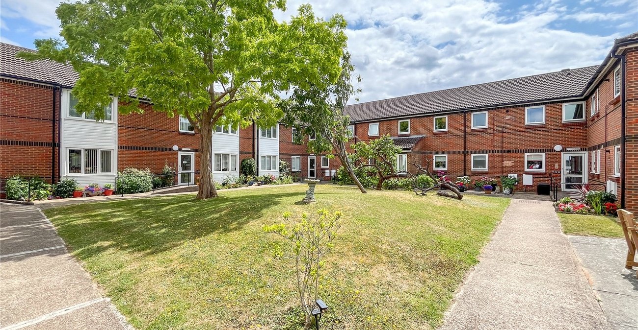 1 bedroom property for sale in Rainham | Robinson Michael & Jackson