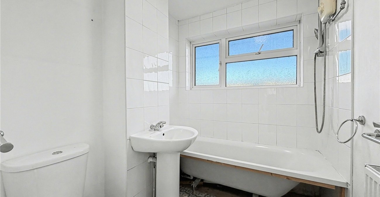 3 bedroom house for sale in Rainham | Robinson Michael & Jackson