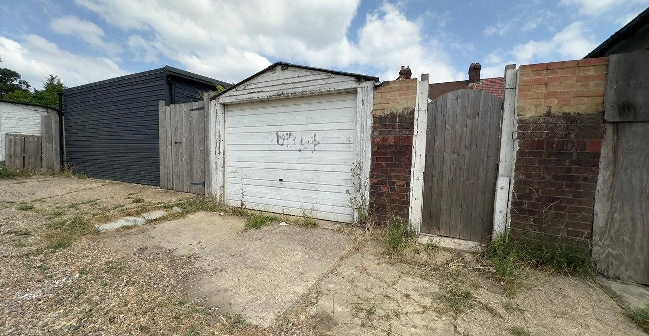 3 bedroom house for sale in Bromley | Robinson Jackson