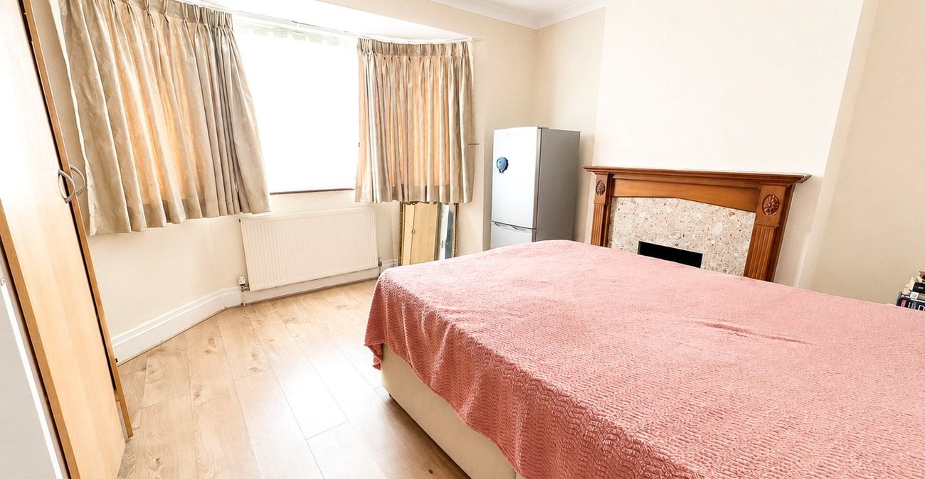 3 bedroom house for sale in Bromley | Robinson Jackson