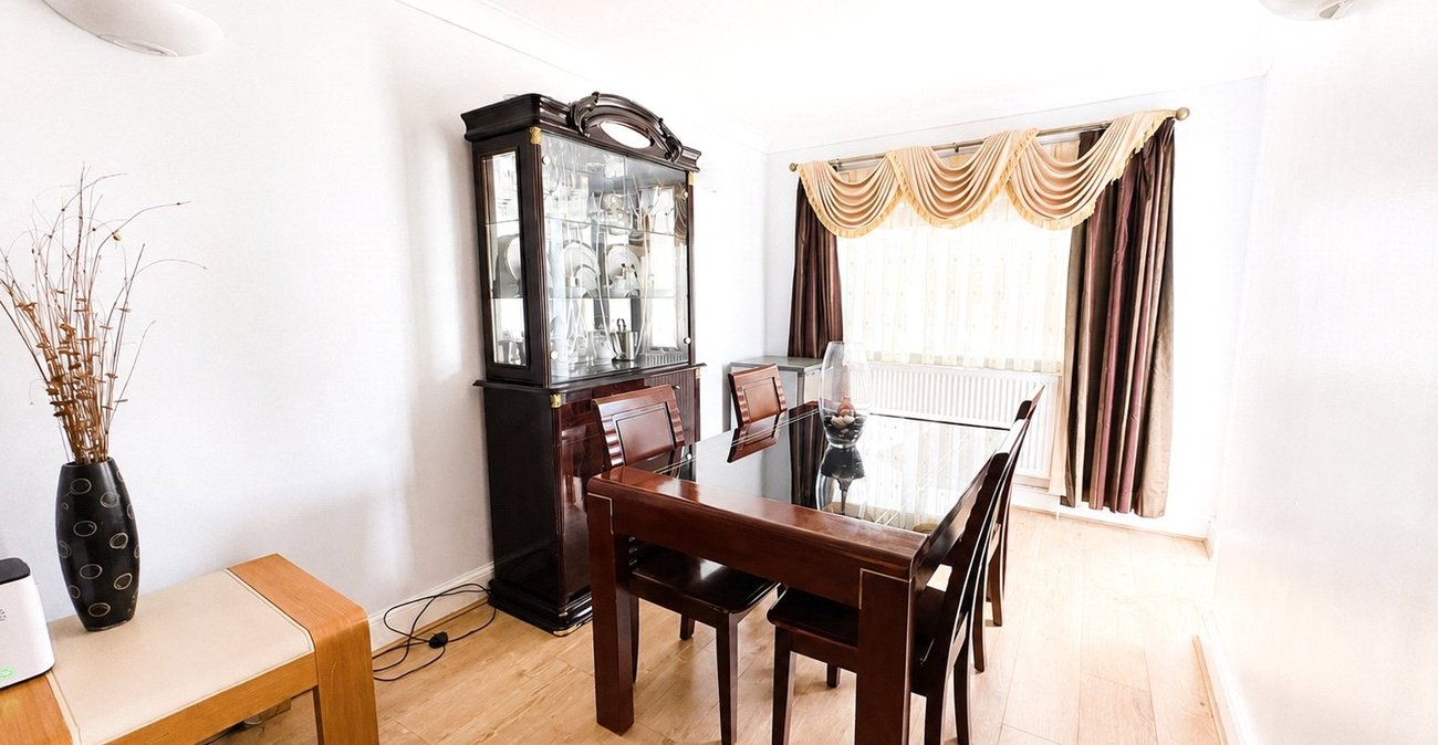 3 bedroom house for sale in Bromley | Robinson Jackson