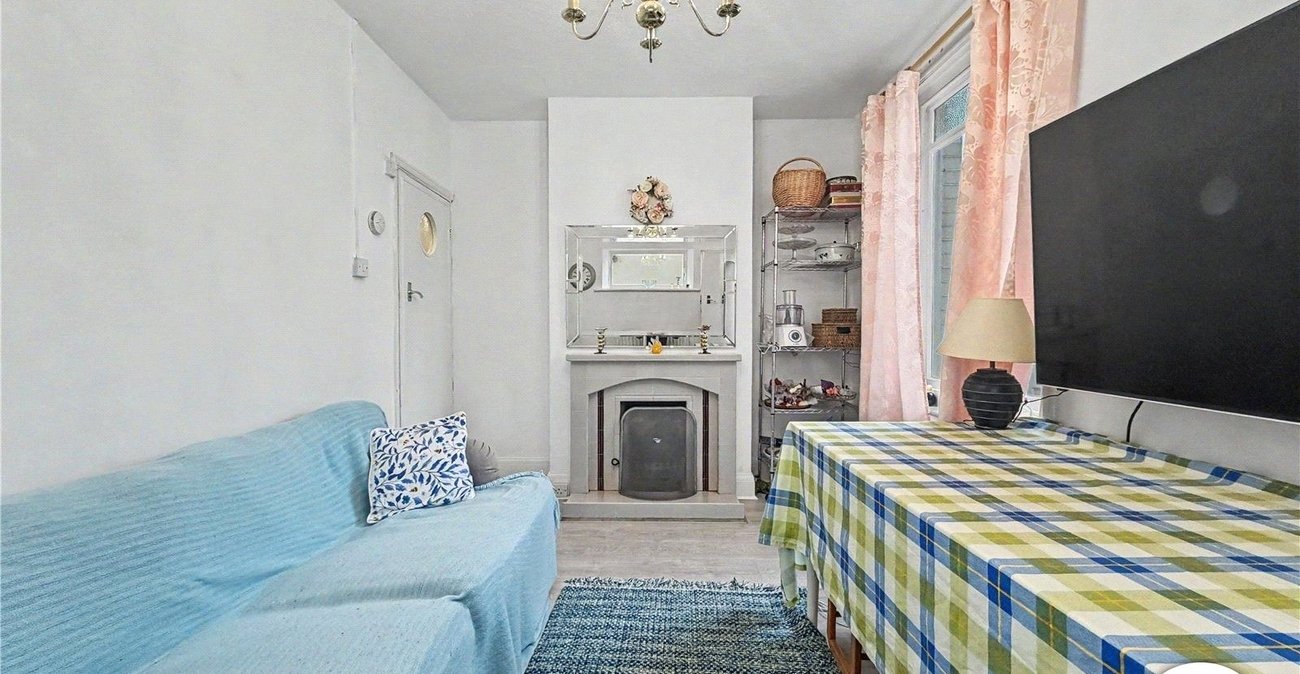 2 bedroom house for sale in Rochester | Robinson Michael & Jackson