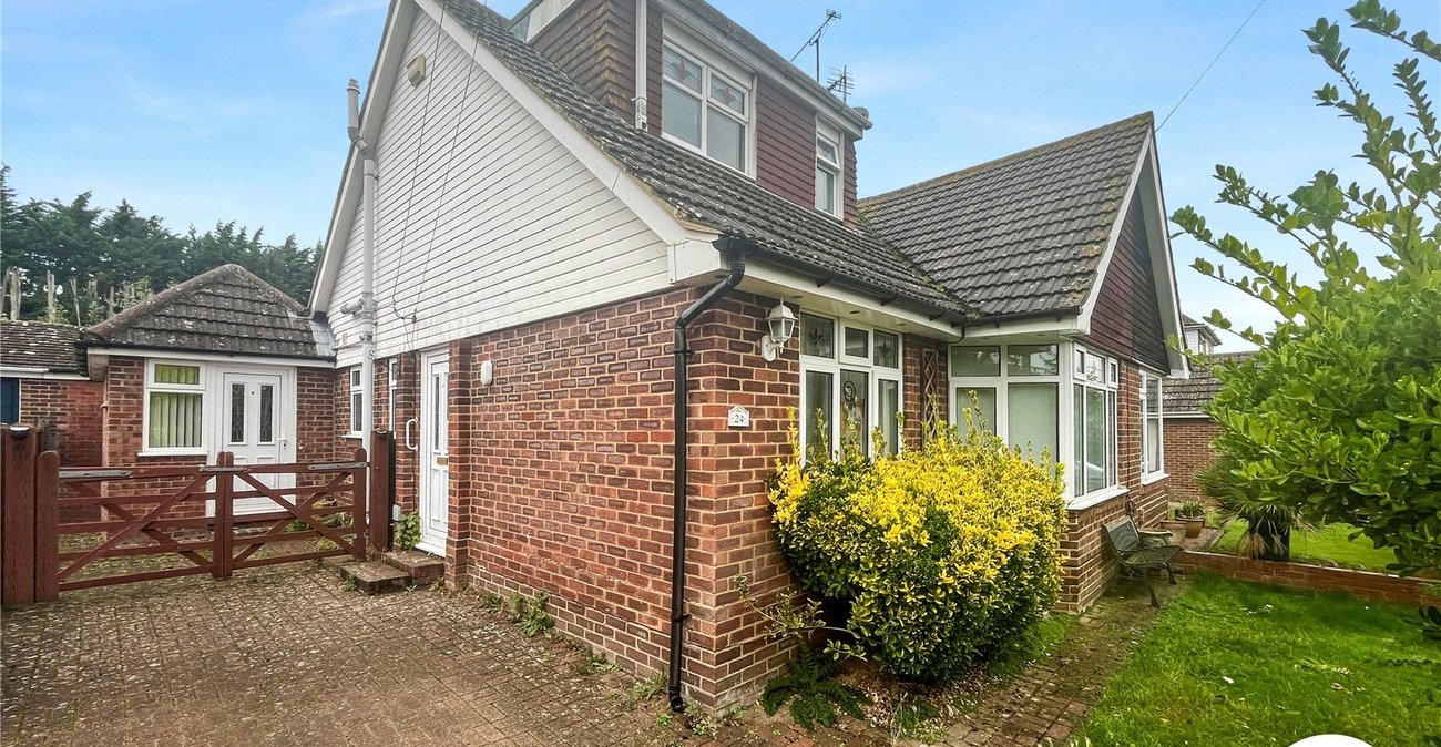 3 bedroom bungalow for sale in Sittingbourne | Robinson Michael & Jackson