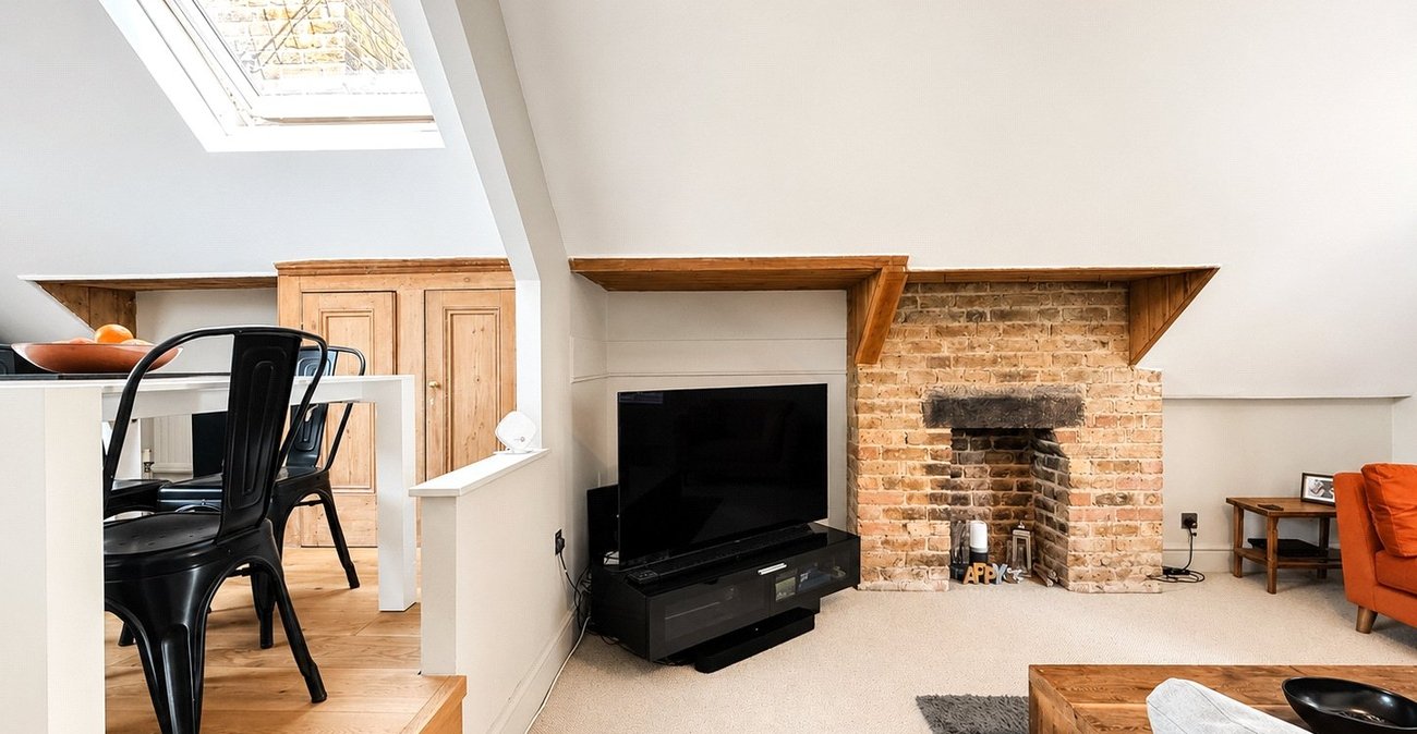 2 bedroom property for sale in London | Robinson Jackson