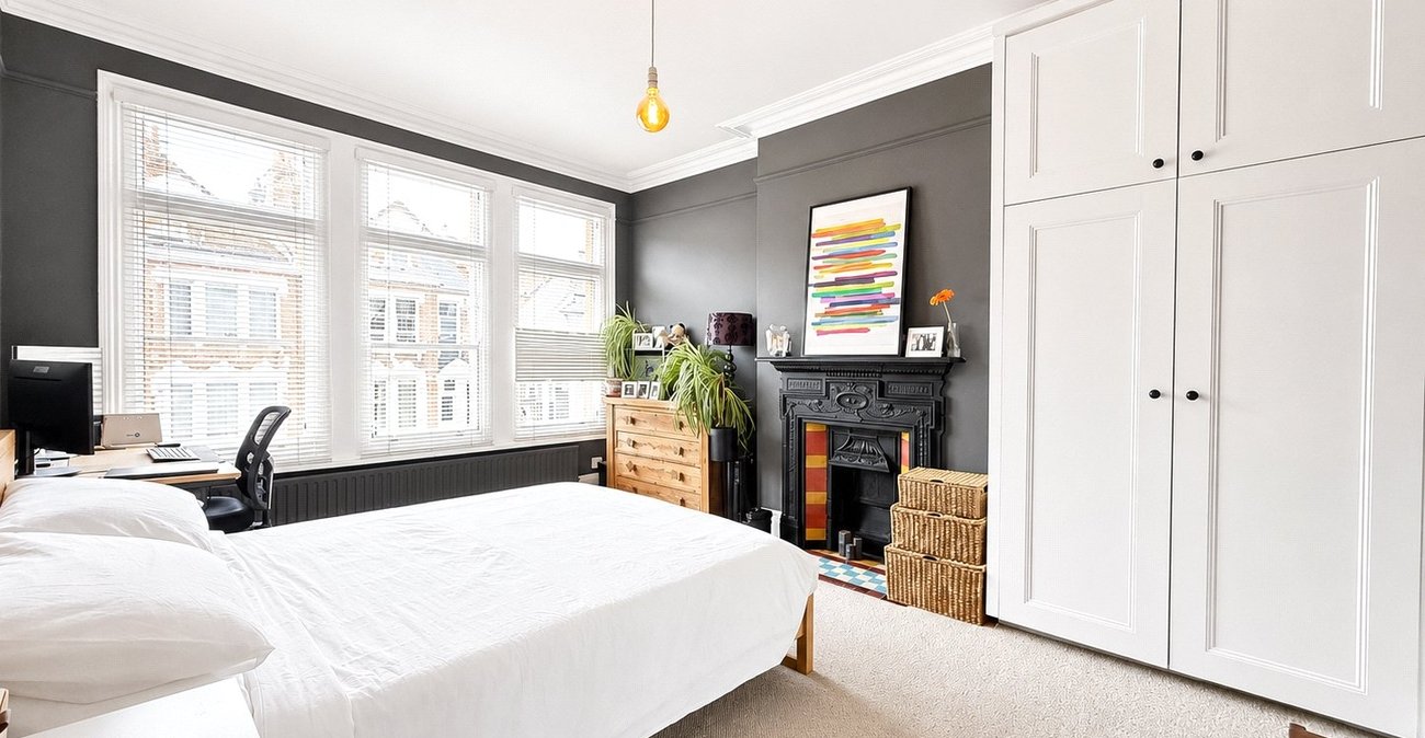 2 bedroom property for sale in London | Robinson Jackson