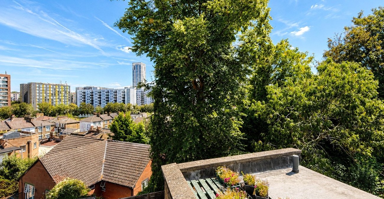 2 bedroom property for sale in London | Robinson Jackson