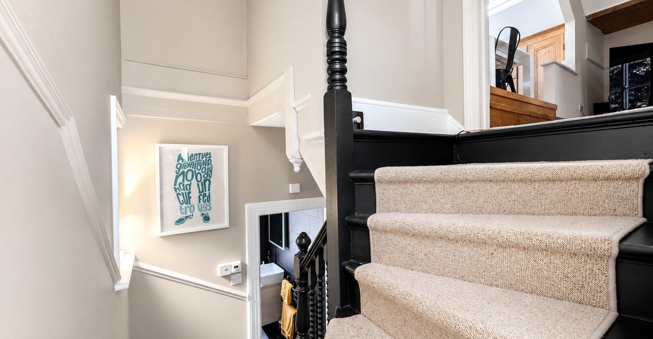 2 bedroom property for sale in London | Robinson Jackson