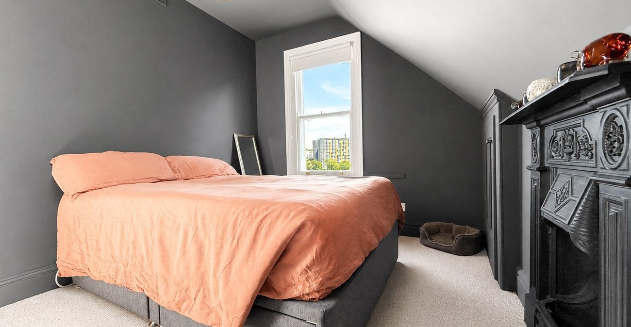 2 bedroom property for sale in London | Robinson Jackson
