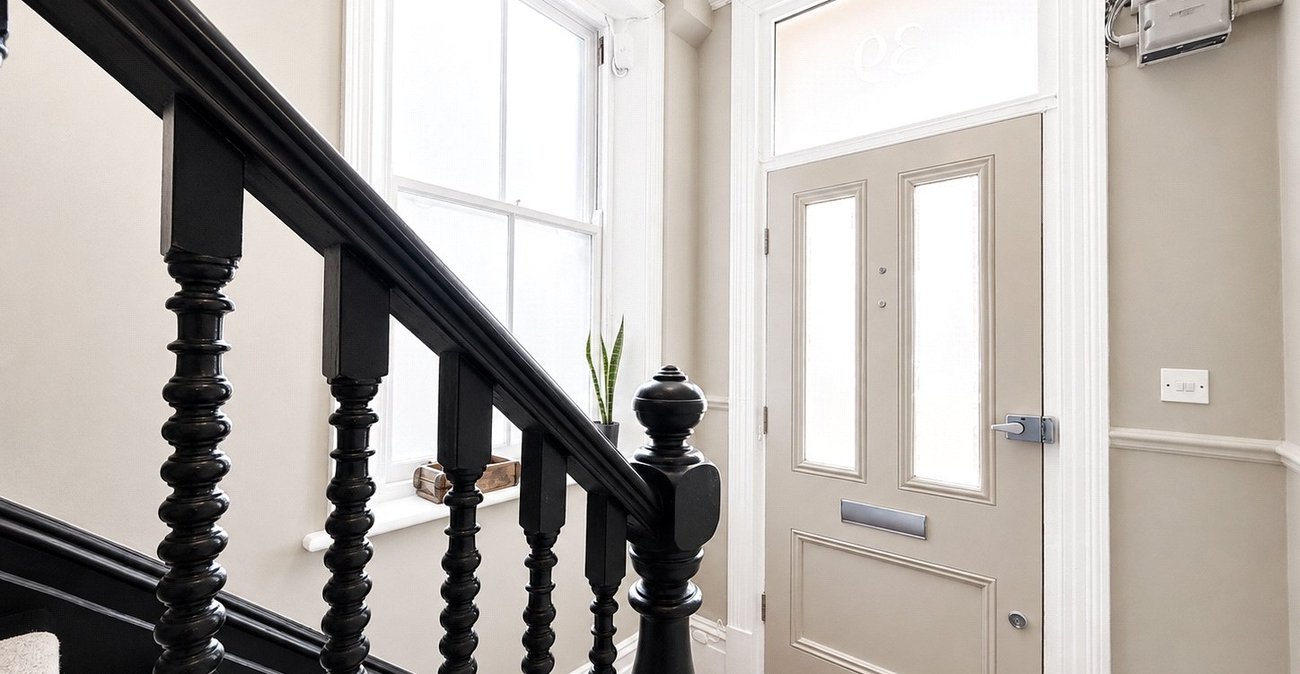 2 bedroom property for sale in London | Robinson Jackson