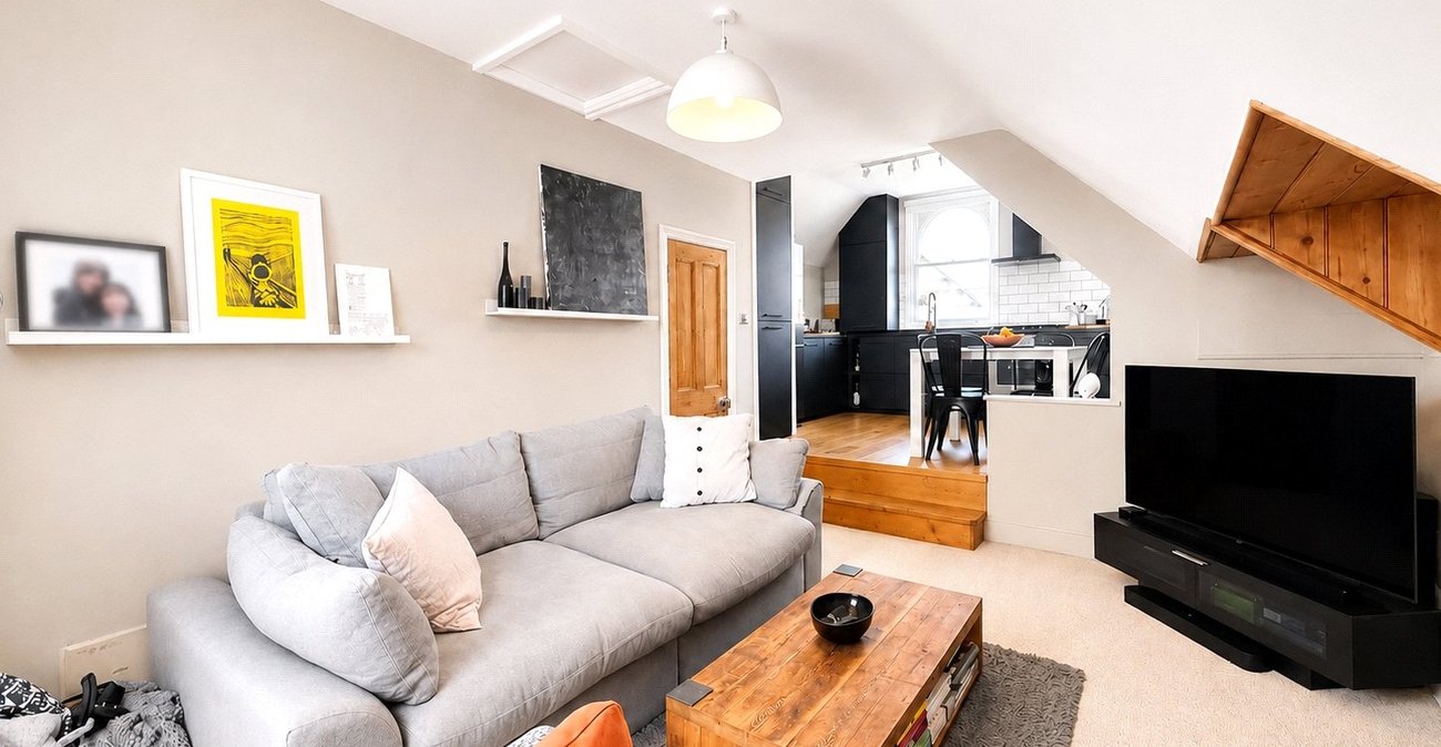 2 bedroom property for sale in London | Robinson Jackson