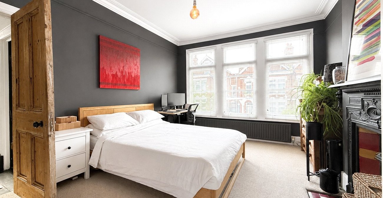 2 bedroom property for sale in London | Robinson Jackson