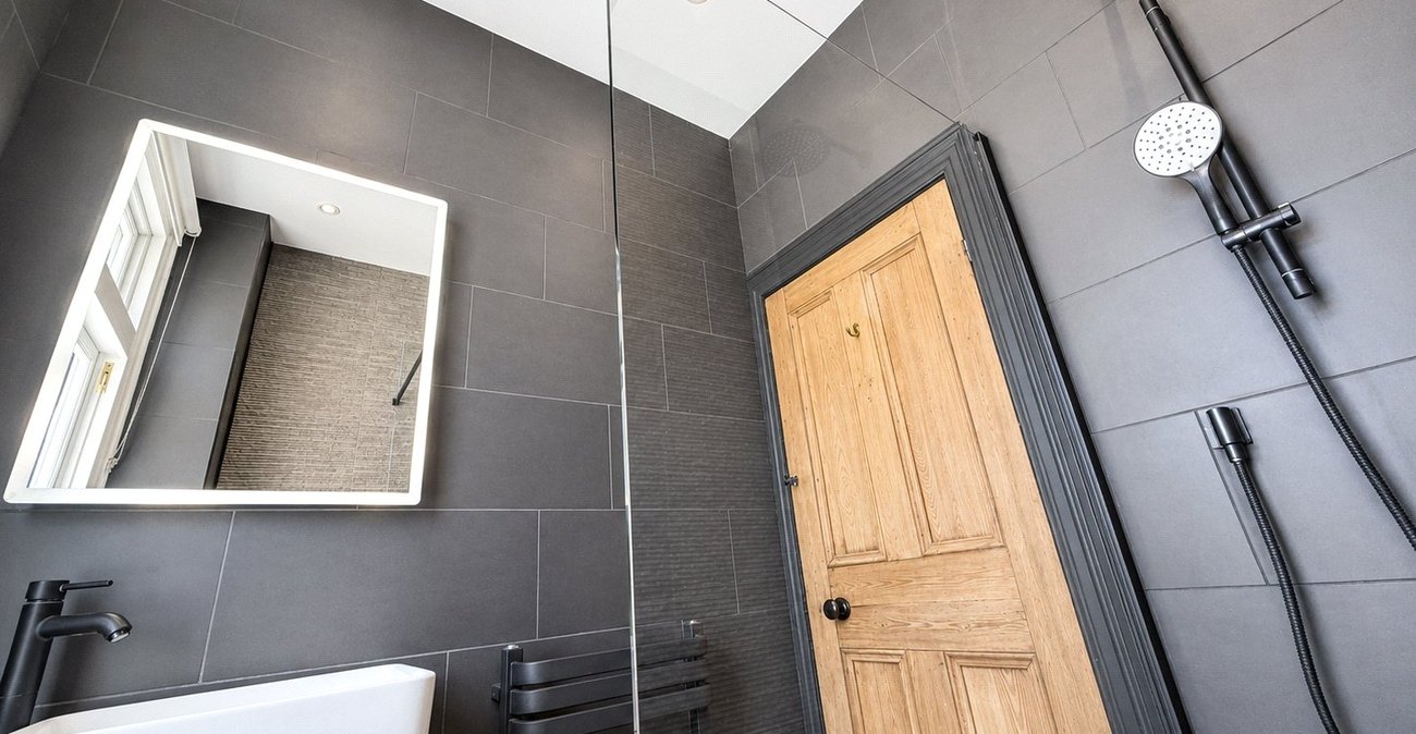 2 bedroom property for sale in London | Robinson Jackson