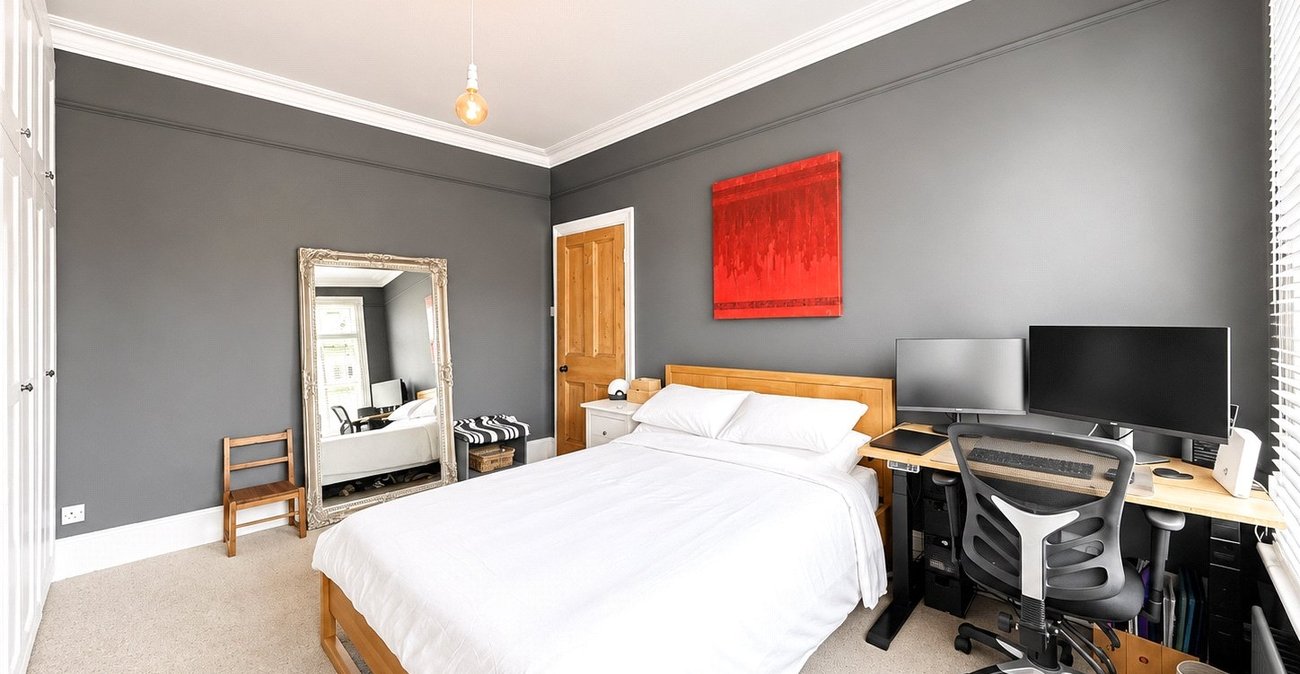 2 bedroom property for sale in London | Robinson Jackson