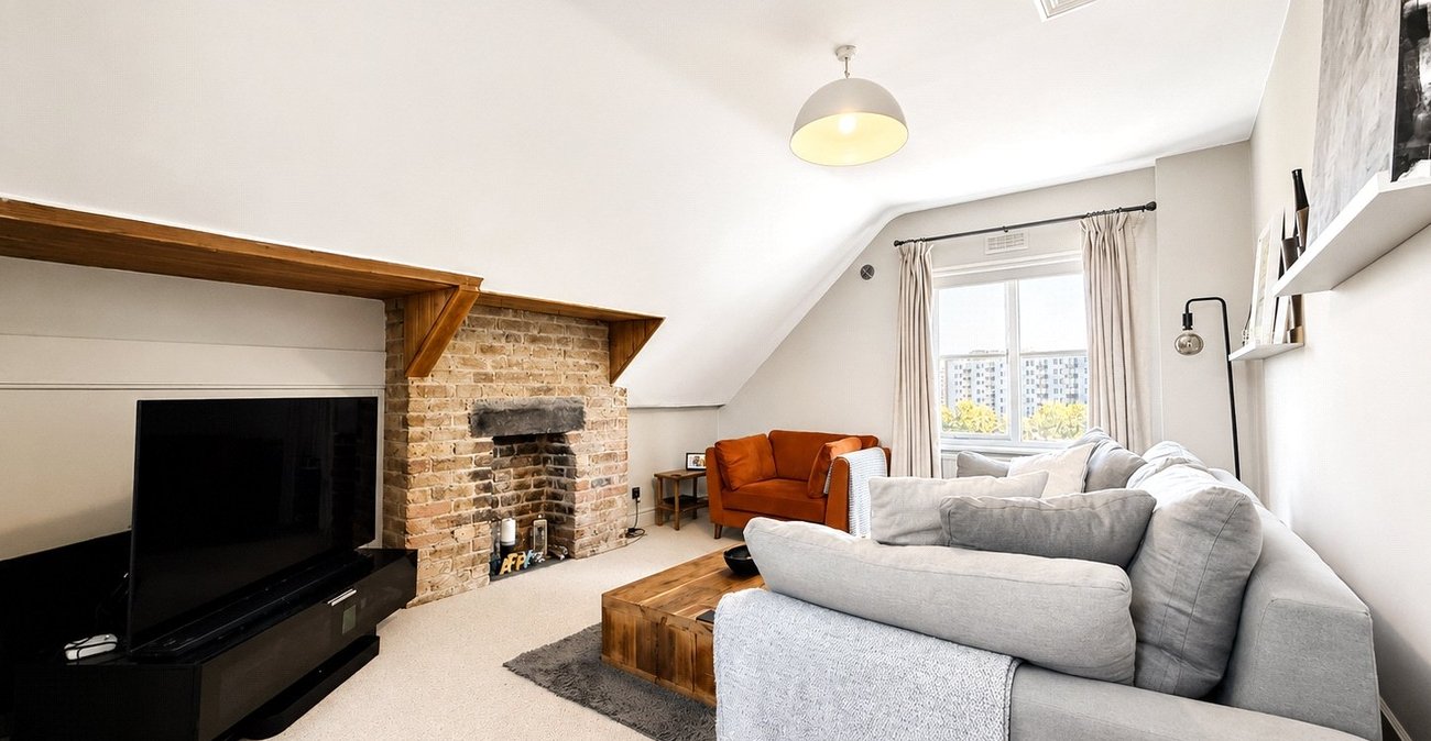 2 bedroom property for sale in London | Robinson Jackson