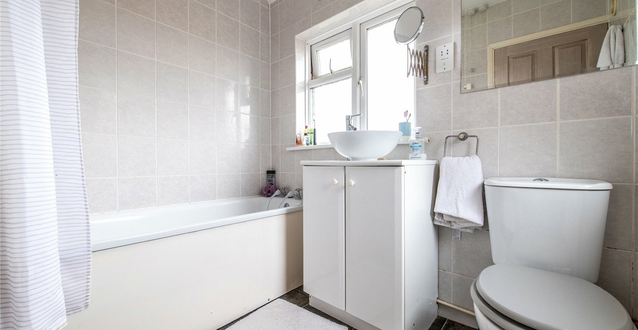 3 bedroom house to rent in Northfleet | Robinson Michael & Jackson