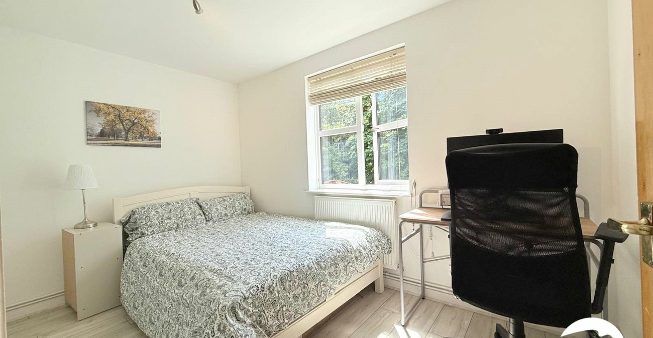 2 bedroom property for sale in Lewisham | Robinson Jackson