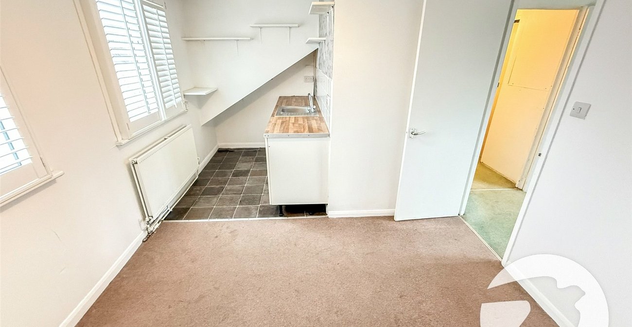 6 bedroom house for sale in London | Robinson Jackson