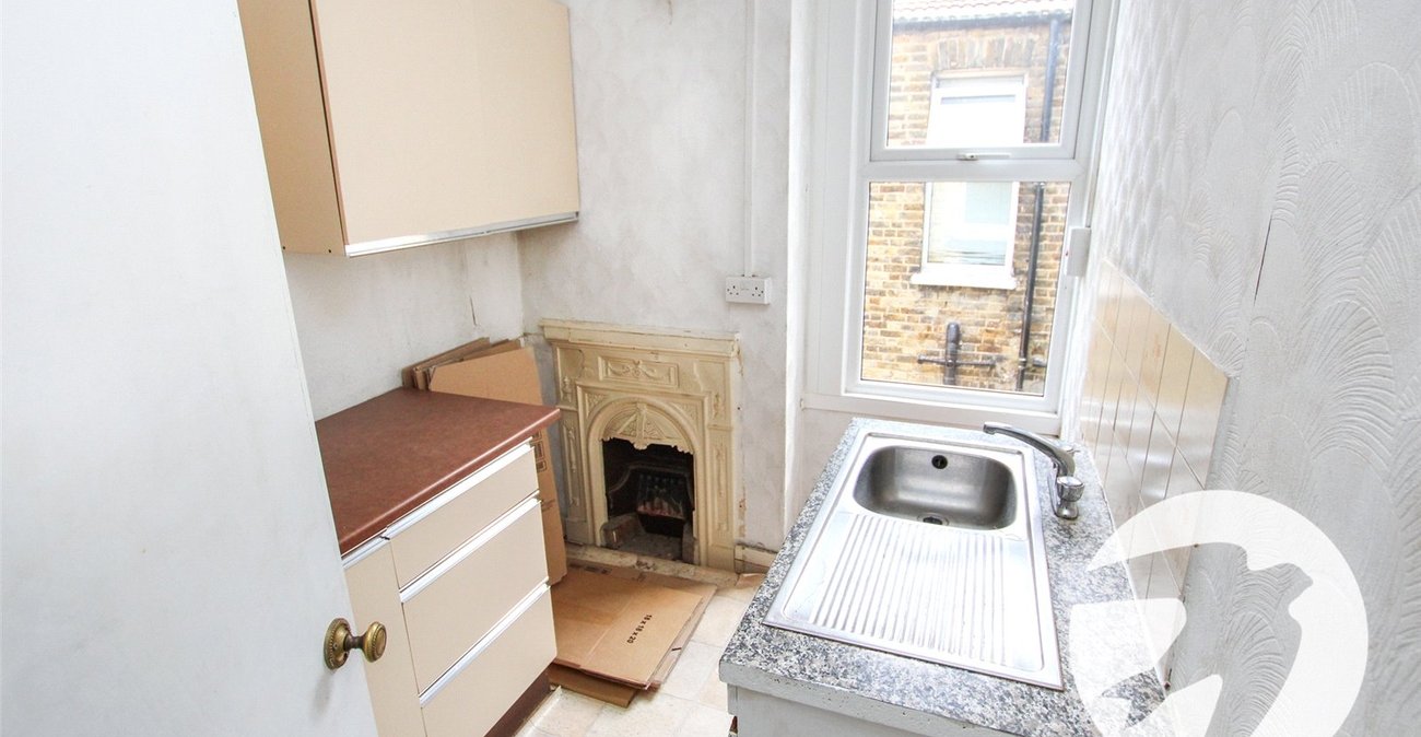 6 bedroom house for sale in London | Robinson Jackson