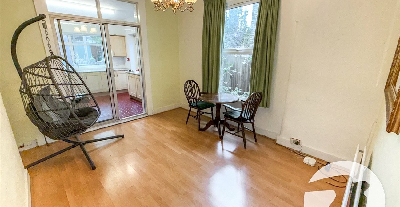 6 bedroom house for sale in London | Robinson Jackson