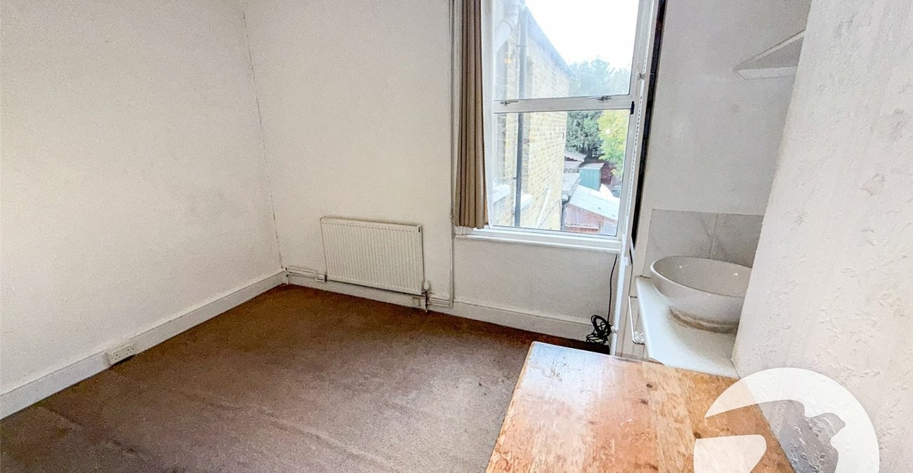 6 bedroom house for sale in London | Robinson Jackson