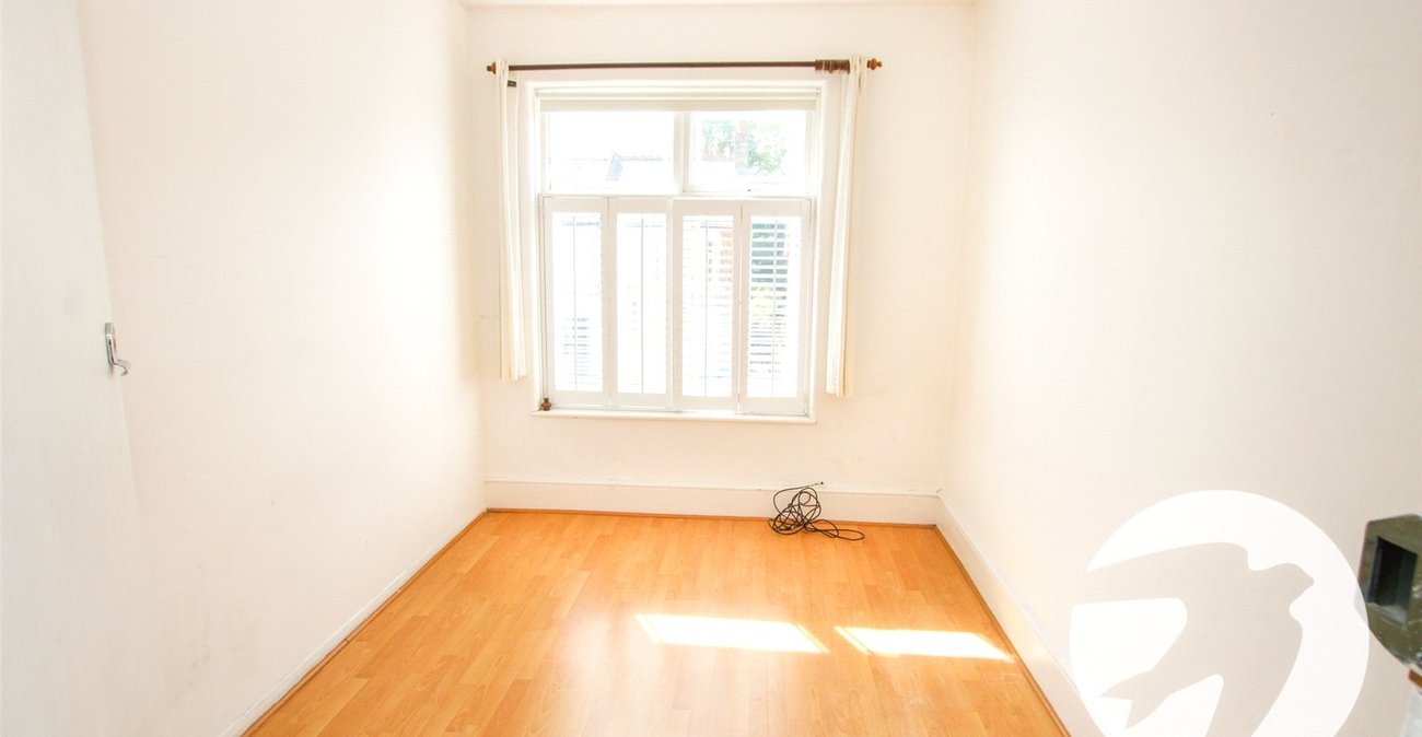 6 bedroom house for sale in London | Robinson Jackson