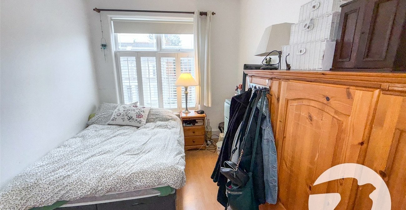 6 bedroom house for sale in London | Robinson Jackson