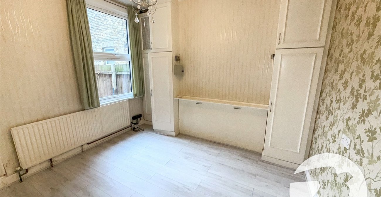 6 bedroom house for sale in London | Robinson Jackson