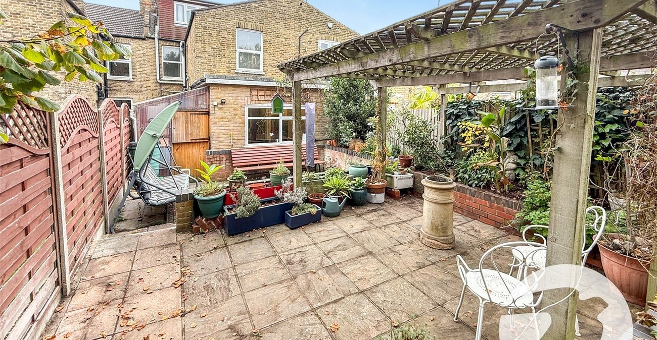 6 bedroom house for sale in London | Robinson Jackson