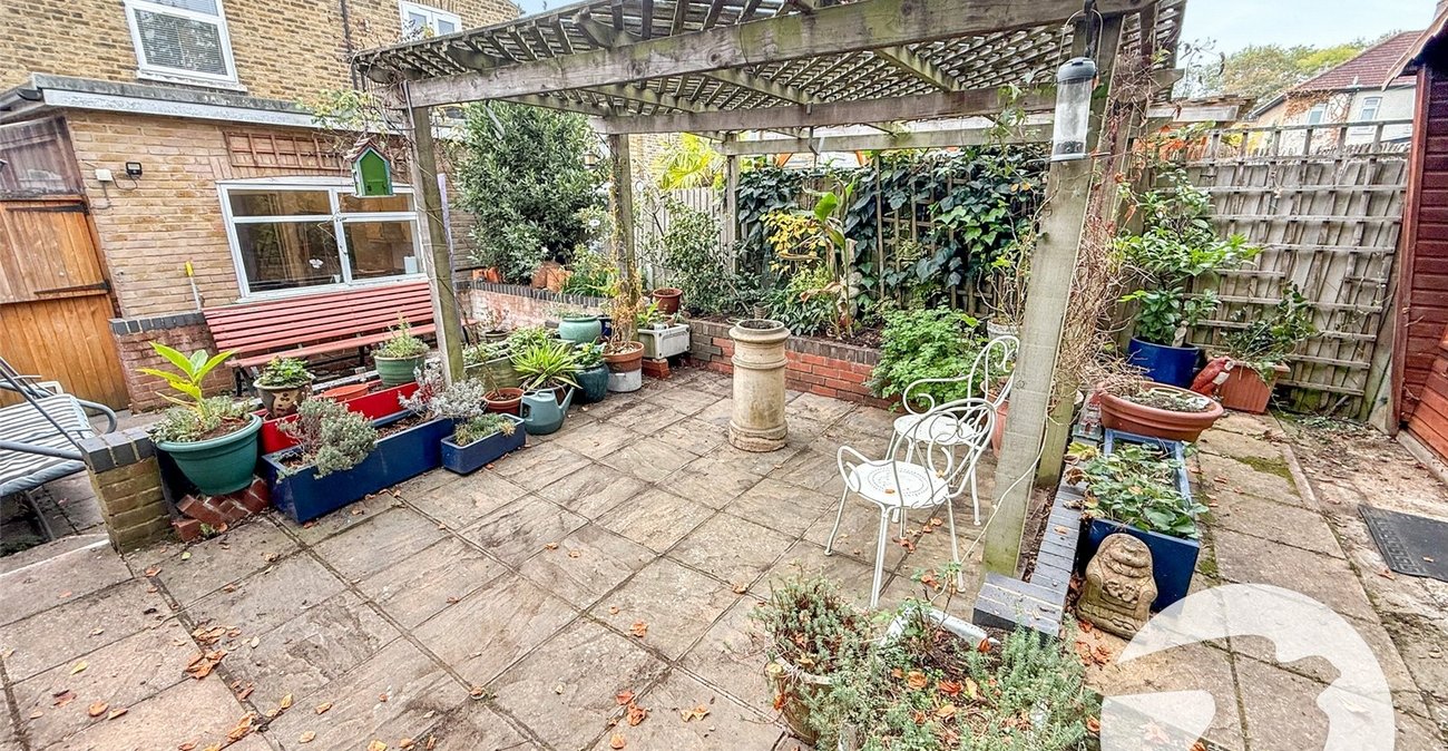 6 bedroom house for sale in London | Robinson Jackson