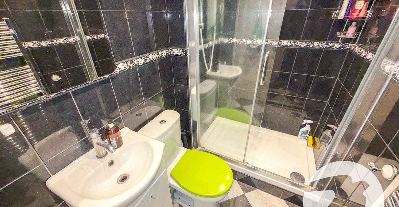 6 bedroom house for sale in London | Robinson Jackson