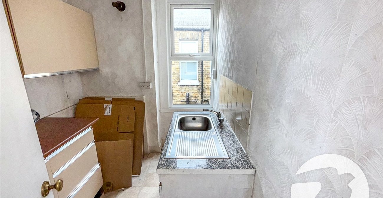 6 bedroom house for sale in London | Robinson Jackson