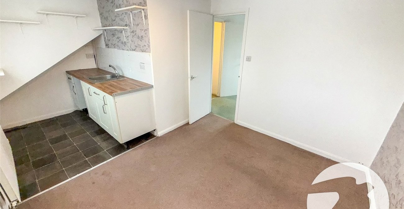 6 bedroom house for sale in London | Robinson Jackson