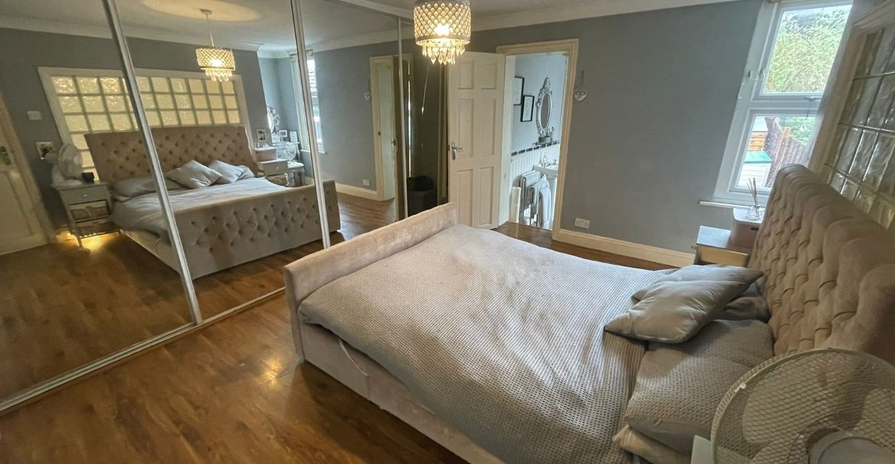 2 bedroom house for sale in Northfleet, | Robinson Michael & Jackson