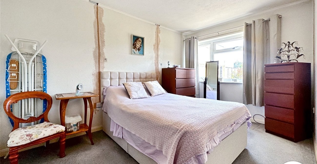 2 bedroom bungalow for sale in Sittingbourne | Robinson Michael & Jackson