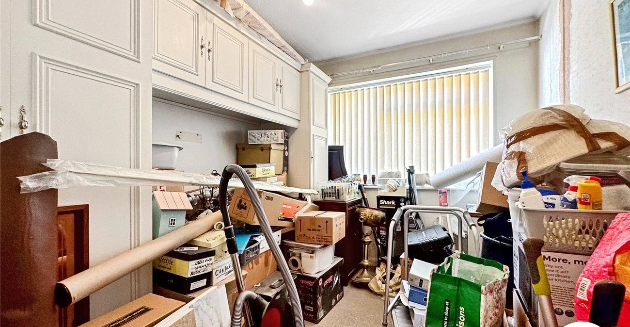 2 bedroom bungalow for sale in Sittingbourne | Robinson Michael & Jackson