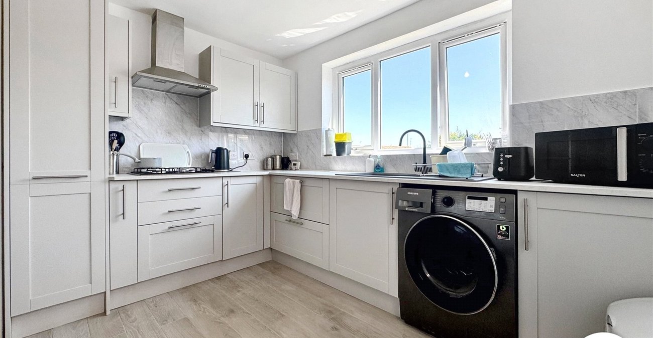 2 bedroom bungalow for sale in Sittingbourne | Robinson Michael & Jackson