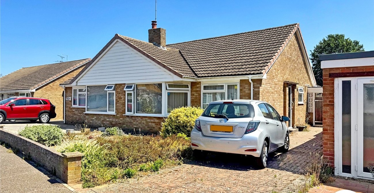 2 bedroom bungalow for sale in Sittingbourne | Robinson Michael & Jackson