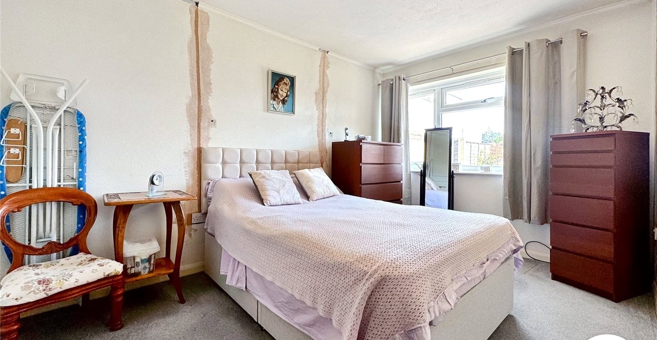 2 bedroom bungalow for sale in Sittingbourne | Robinson Michael & Jackson