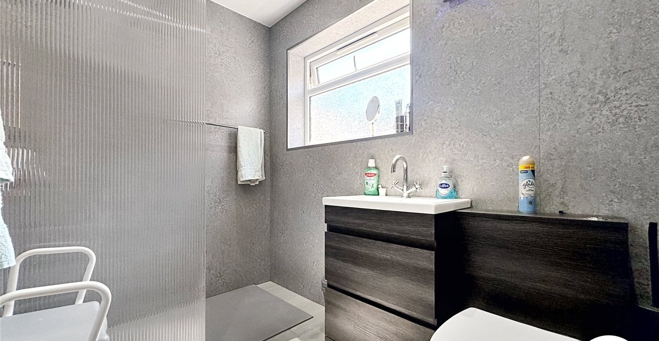 2 bedroom bungalow for sale in Sittingbourne | Robinson Michael & Jackson