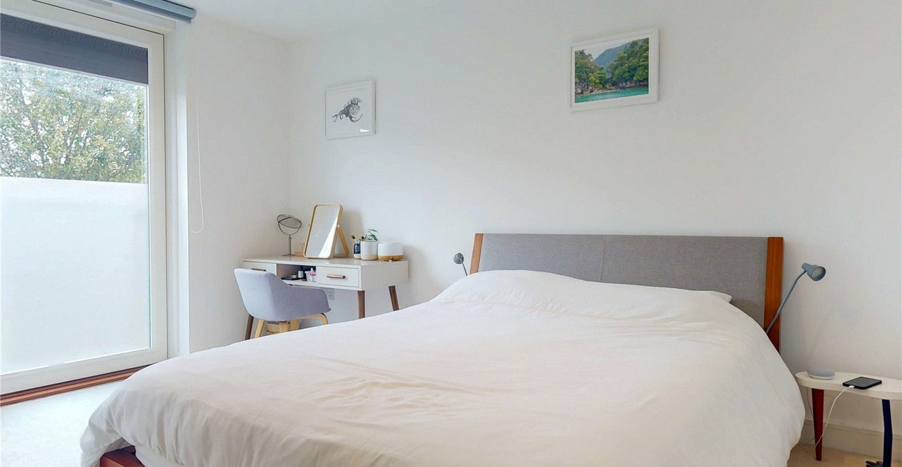 2 bedroom property for sale in London | Robinson Jackson