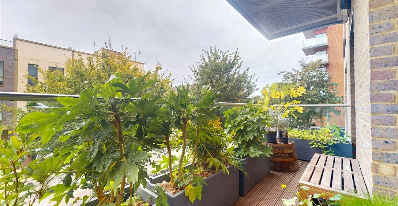 2 bedroom property for sale in London | Robinson Jackson