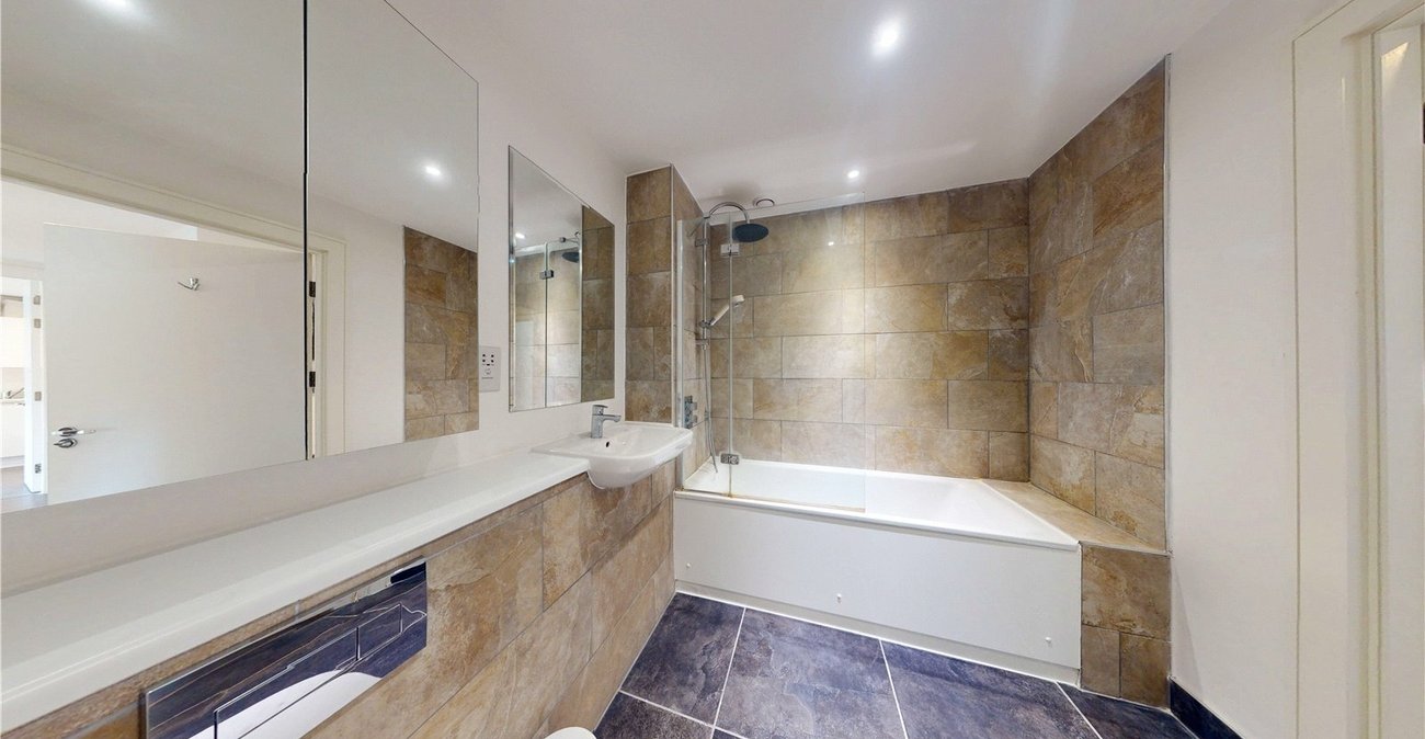 2 bedroom property for sale in London | Robinson Jackson