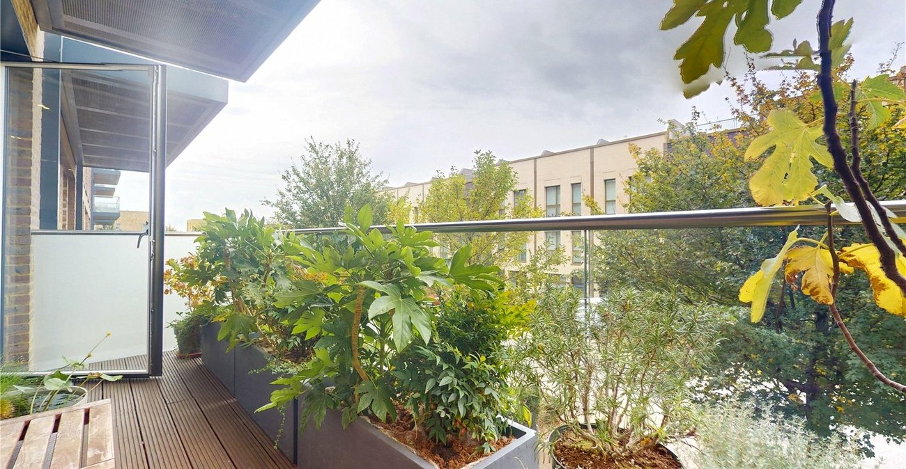 2 bedroom property for sale in London | Robinson Jackson