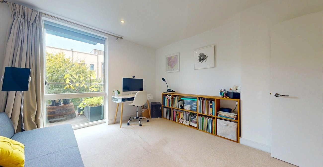 2 bedroom property for sale in London | Robinson Jackson