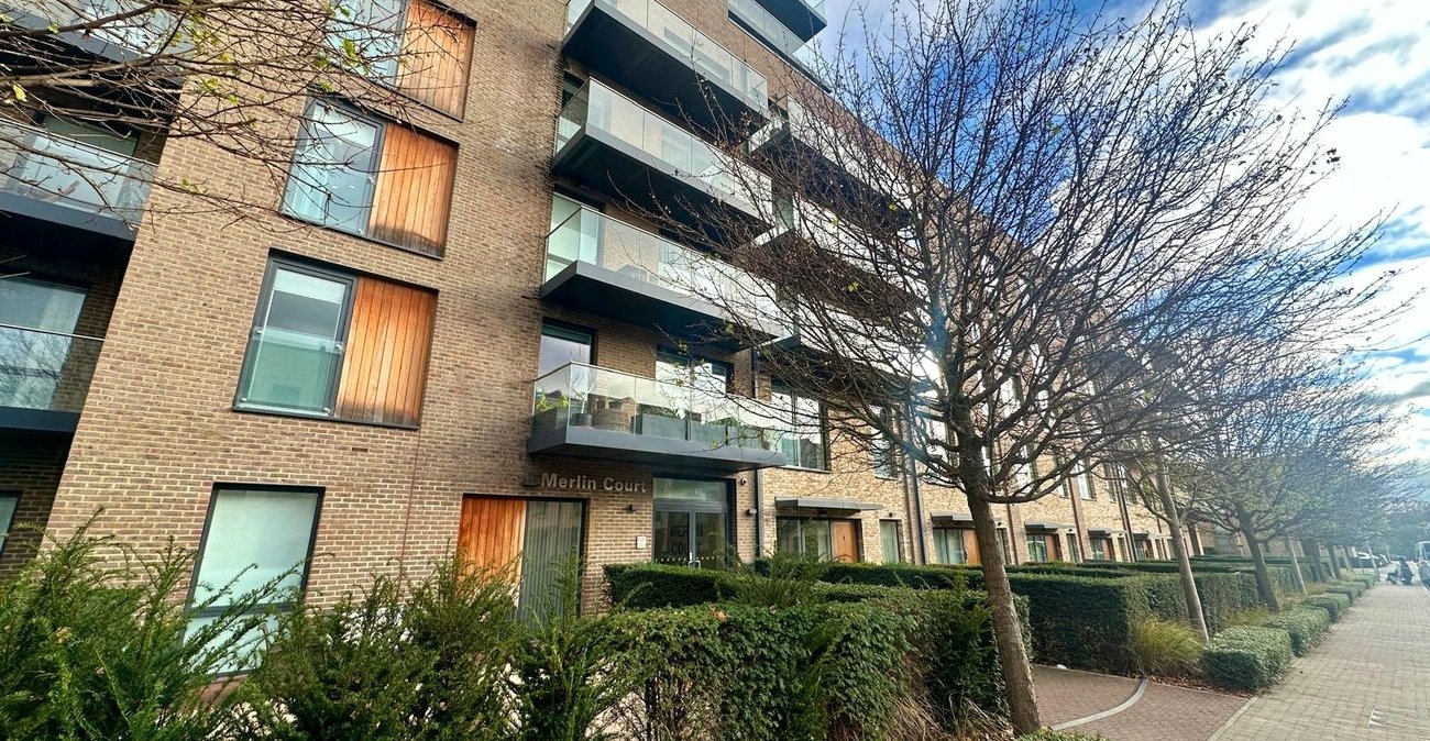 2 bedroom property for sale in London | Robinson Jackson
